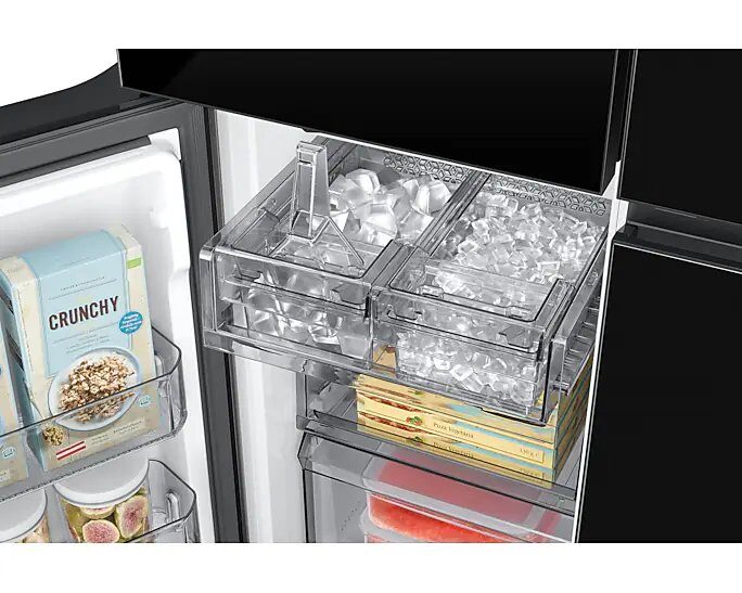 Samsung 650 L Bespoke 4-Door Flex Refrigerator with Beverage Center – Model RF65DB970E22 – view 4